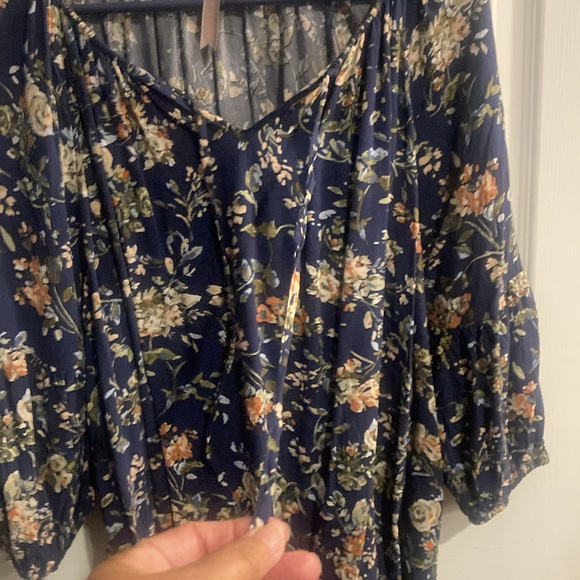 Brian & EM top size 1x - Picture 4 of 9